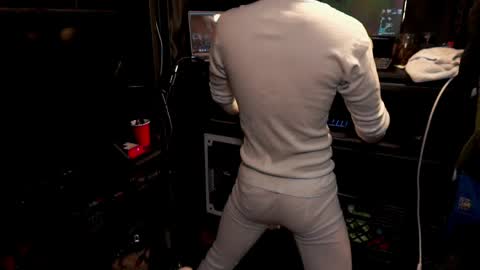 Snapshot of brad_bounce chatting on 05/17/26, 07:43 Brad Ballsy online show from 05/17/26, 07:43