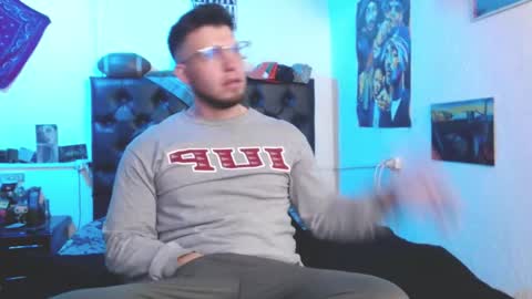 brad hot boy online show from 11/04/25, 04:00