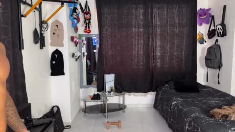 Snapshot of bradley_strong_ chatting on 10/25/25, 09:20 Bradley Strong online show from 10/25/25, 09:20