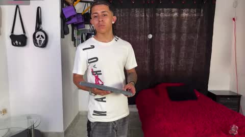 Snapshot of bradley_strong_ chatting on 02/05/26, 09:19 Bradley Strong online show from 02/05/26, 09:19