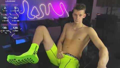 Snapshot of bradmaloney chatting on 11/08/25, 08:07 brad maloney online show from 11/08/25, 08:07