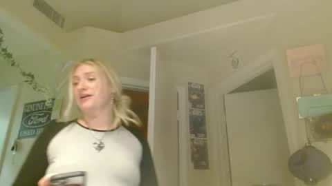 Snapshot of braindeadbetty chatting on 05/13/26, 02:42 i am a naughty jedi knight online show from 05/13/26, 02:42