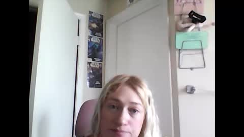 Snapshot of braindeadbetty chatting on 05/17/26, 08:05 i am a naughty jedi knight online show from 05/17/26, 08:05