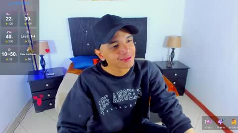 Snapshot of brand_hades chatting on 12/12/24, 01:49 B R A N D online show from 12/12/24, 01:49