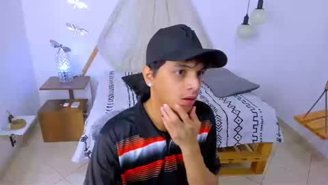 Snapshot of brand_hades chatting on 09/11/25, 04:34 B R A N D online show from 09/11/25, 04:34