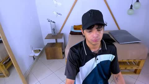 Snapshot of brand_hades chatting on 10/03/25, 02:03 B R A N D online show from 10/03/25, 02:03