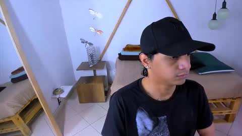 Snapshot of brand_hades chatting on 10/10/25, 01:43 B R A N D online show from 10/10/25, 01:43