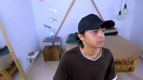 Snapshot of brand_hades chatting on 10/23/25, 06:39 B R A N D online show from 10/23/25, 06:39