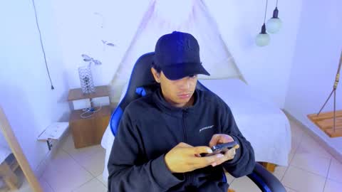 Snapshot of brand_hades chatting on 12/01/25, 09:36 B R A N D online show from 12/01/25, 09:36