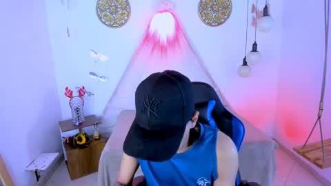 Snapshot of brand_hades chatting on 12/22/25, 04:31 B R A N D online show from 12/22/25, 04:31