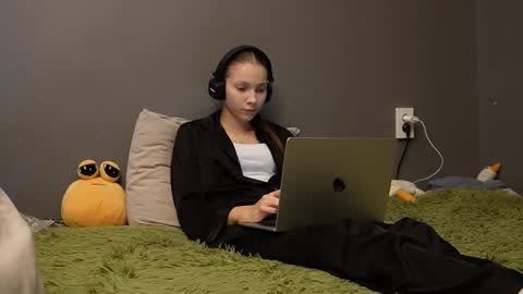 Alice online show from 11/30/25, 03:16