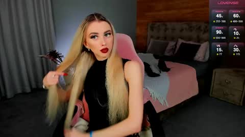 Emilia online show from 04/25/26, 09:01