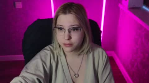 Belle  online show from 02/08/25, 02:15