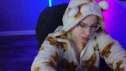 Belle  online show from 02/24/25, 02:08