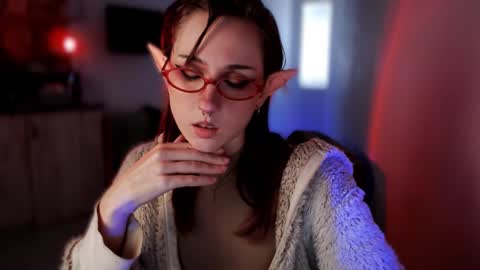 Snapshot of brandy_queen chatting on 11/23/25, 12:27 Aurorabut ur dad just calls me Rory online show from 11/23/25, 12:27