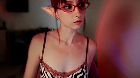 Snapshot of brandy_queen chatting on 11/26/25, 11:22 Aurorabut ur dad just calls me Rory online show from 11/26/25, 11:22