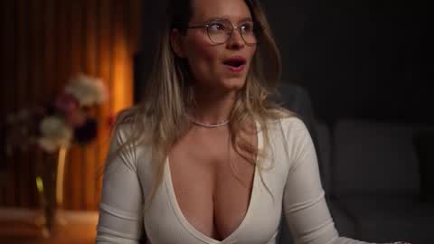 Snapshot of brandywhite chatting on 10/06/25, 04:21 Alex online show from 10/06/25, 04:21