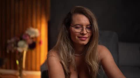 Snapshot of brandywhite chatting on 10/07/25, 04:31 Alex online show from 10/07/25, 04:31