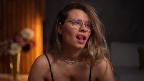 Snapshot of brandywhite chatting on 11/30/25, 05:55 Alex online show from 11/30/25, 05:55