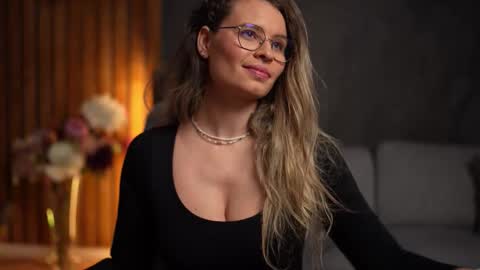 Snapshot of brandywhite chatting on 12/04/25, 06:01 Alex online show from 12/04/25, 06:01