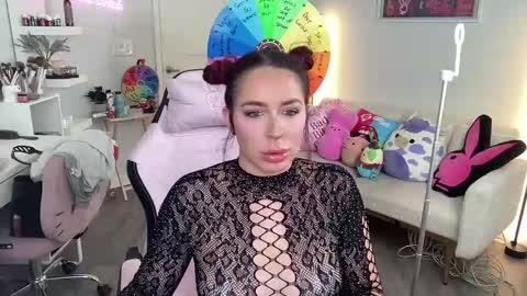 Snapshot of bratbarbie chatting on 06/02/26, 04:53 Goddess Samantha online show from 06/02/26, 04:53