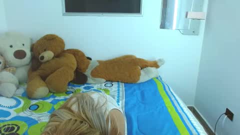 Snapshot of bratz_xx18 chatting on 01/23/25, 12:57 bratz xx118 online show from 01/23/25, 12:57