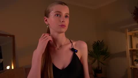 Snapshot of brave_journey chatting on 03/07/25, 08:33 Eli online show from 03/07/25, 08:33