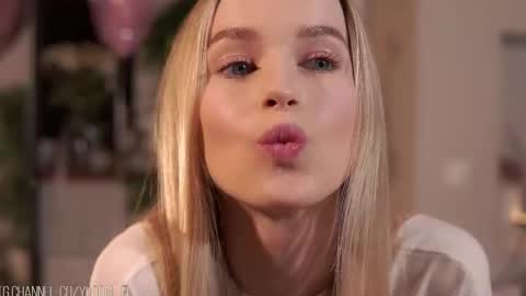 Snapshot of brave_journey chatting on 10/10/25, 07:35 Eli online show from 10/10/25, 07:35