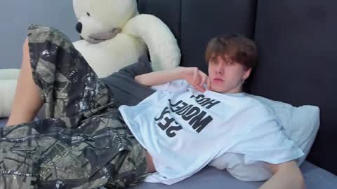 Snapshot of braxiboy chatting on 02/26/25, 03:08 Brax online show from 02/26/25, 03:08