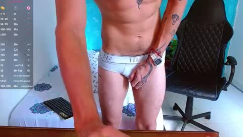 Snapshot of bray_hotboy chatting on 12/01/24, 04:29 Bray Hotboy online show from 12/01/24, 04:29