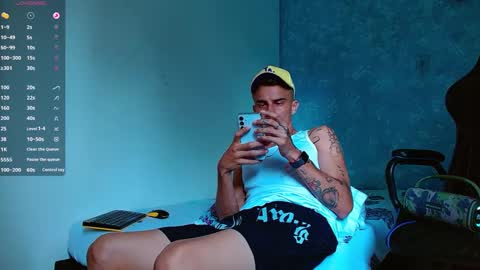 Snapshot of bray_hotboy chatting on 12/28/24, 07:22 Bray Hotboy online show from 12/28/24, 07:22