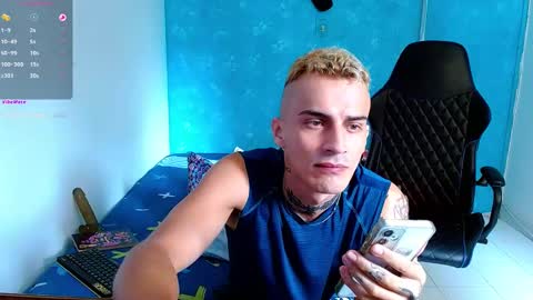 Snapshot of bray_hotboy chatting on 03/02/25, 03:59 Bray Hotboy online show from 03/02/25, 03:59