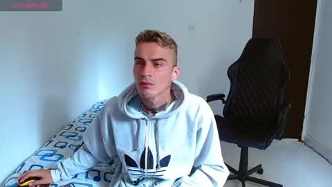 Snapshot of bray_hotboy chatting on 10/12/25, 03:44 Bray Hotboy online show from 10/12/25, 03:44