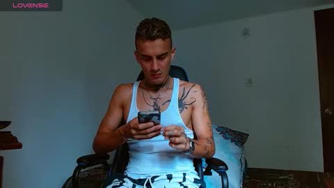 Snapshot of bray_hotboy chatting on 11/01/25, 01:35 Bray Hotboy online show from 11/01/25, 01:35