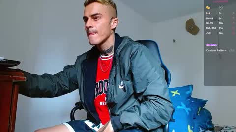 Snapshot of bray_hotboy chatting on 11/16/25, 03:28 Bray Hotboy online show from 11/16/25, 03:28