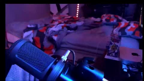 Snapshot of braylensaurex chatting on 11/21/25, 04:44 MANTE online show from 11/21/25, 04:44