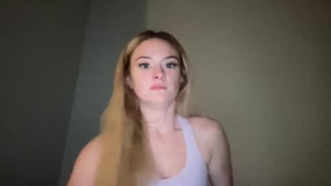 Snapshot of breezybabyy00 chatting on 11/07/25, 02:44 Brooke baby online show from 11/07/25, 02:44