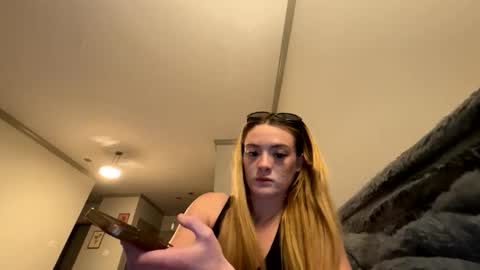 Snapshot of breezybabyy00 chatting on 11/27/25, 04:47 Brooke baby online show from 11/27/25, 04:47