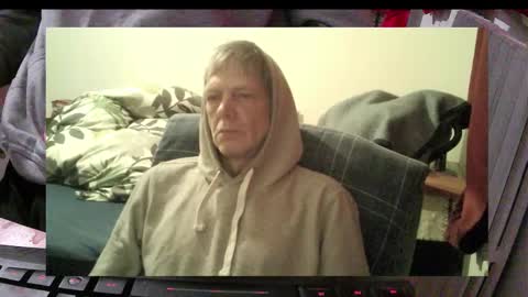 Snapshot of bremer64 chatting on 11/11/25, 09:09 bremer64 online show from 11/11/25, 09:09