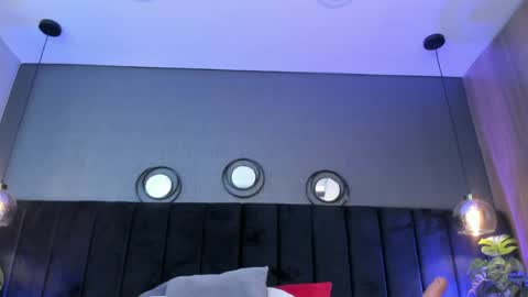   online show from 04/11/26, 07:45