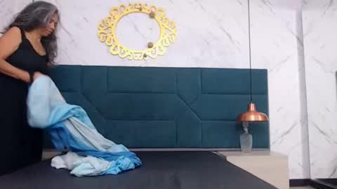 BRENDA VELASQUEZ online show from 12/01/25, 07:41