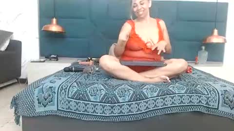 Snapshot of brenda_velasquez chatting on 06/20/26, 06:22 BRENDA VELASQUEZ online show from 06/20/26, 06:22