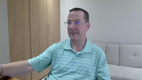 Snapshot of brettdj chatting on 09/14/25, 01:54 Brett online show from 09/14/25, 01:54