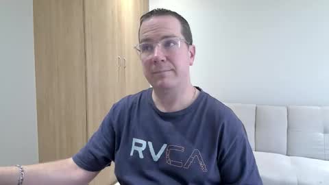 Snapshot of brettdj chatting on 11/09/25, 12:58 Brett online show from 11/09/25, 12:58