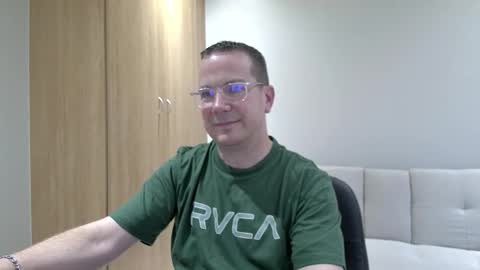 Snapshot of brettdj chatting on 11/14/25, 03:55 Brett online show from 11/14/25, 03:55