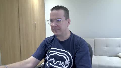 Snapshot of brettdj chatting on 11/18/25, 02:43 Brett online show from 11/18/25, 02:43