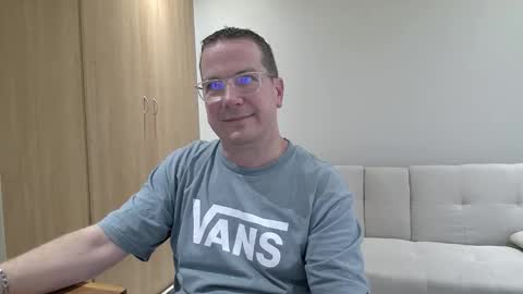 Snapshot of brettdj chatting on 11/19/25, 03:45 Brett online show from 11/19/25, 03:45