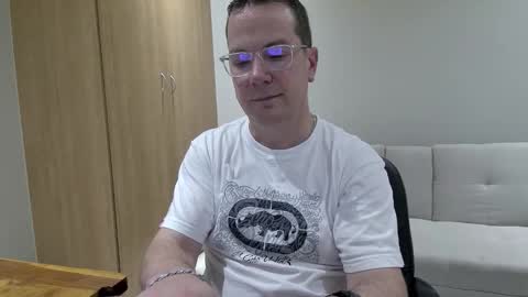 Snapshot of brettdj chatting on 11/21/25, 04:38 Brett online show from 11/21/25, 04:38