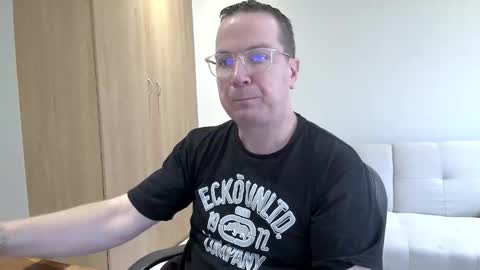 Snapshot of brettdj chatting on 11/22/25, 10:36 Brett online show from 11/22/25, 10:36