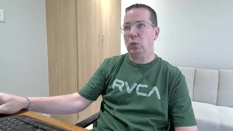 Snapshot of brettdj chatting on 11/23/25, 01:11 Brett online show from 11/23/25, 01:11